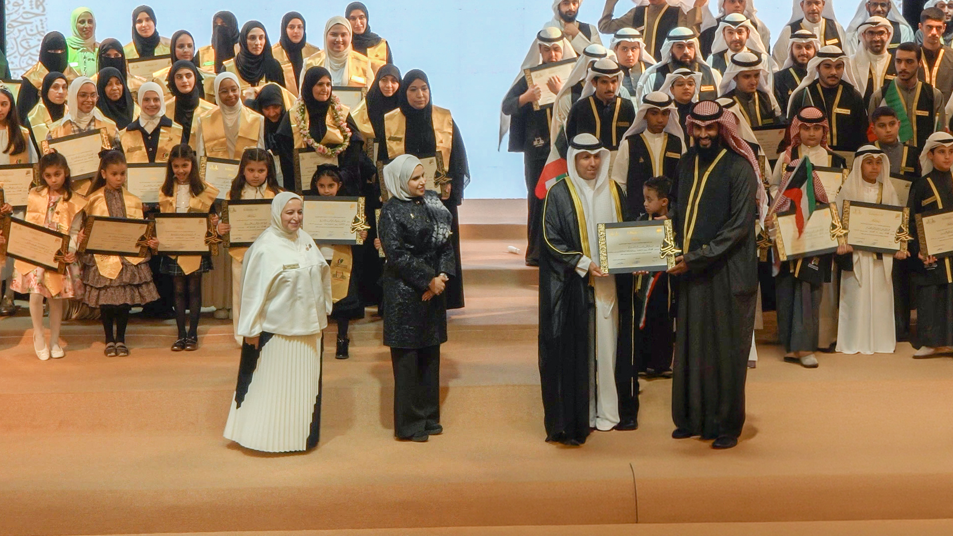 وزير الأوقاف والشؤون الإسلامية يكرِّم فائزي «الإصلاح الاجتماعي» في مسابقة «خير زاد» القرآنية